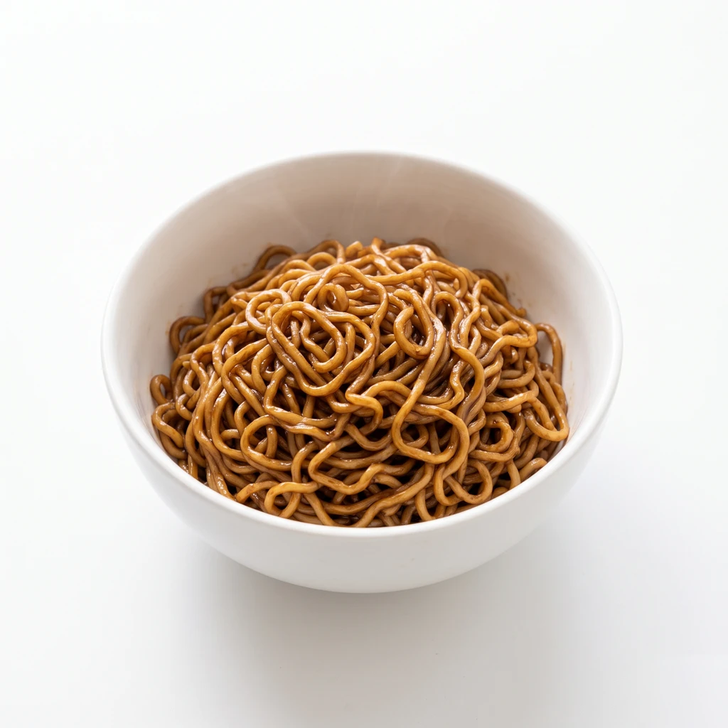 こむぎ [即席めん類] 中華スタイル即席カップめん 油揚げ 焼きそば 調理後全体 (添付調味料等を含むもの)の写真